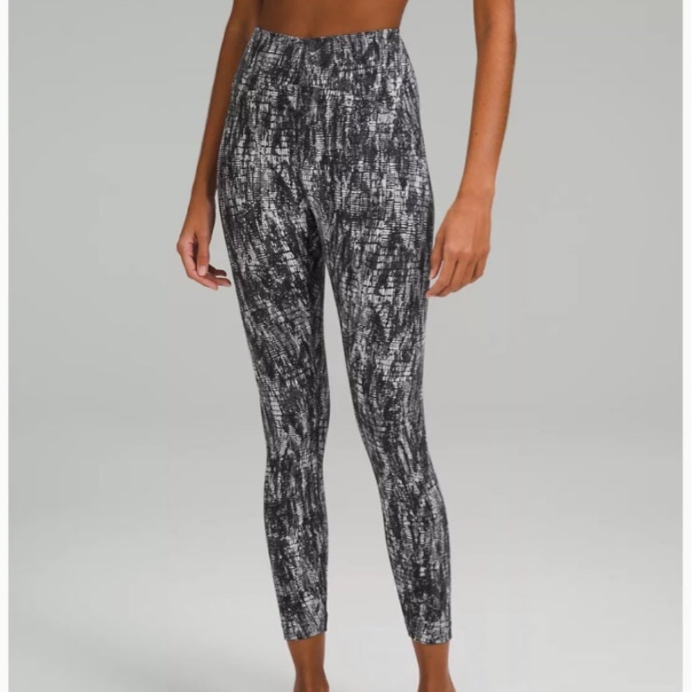 NWT Lululemon InStill High-Rise Tight 25" leggings